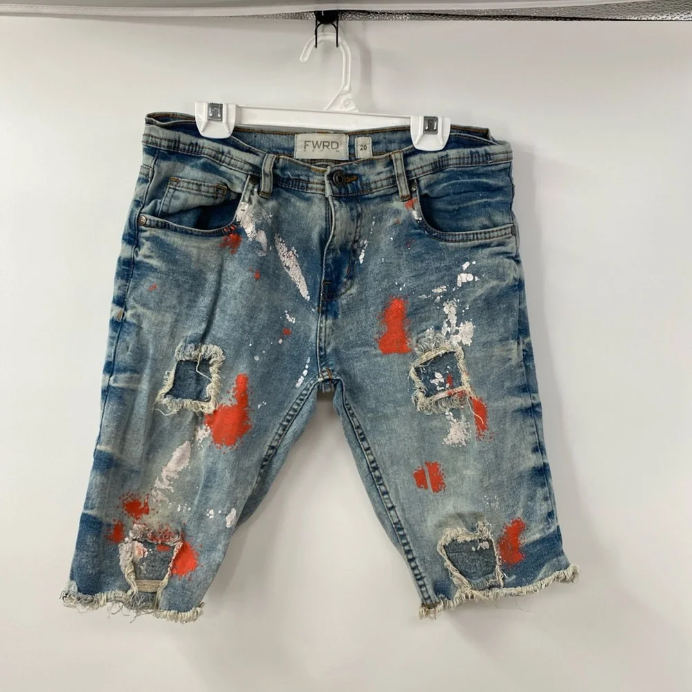 Distressed Paint-Splatter Men’s Denim Shorts in Blue with Red Accents
